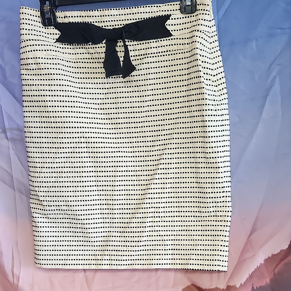 *The Limited Monochrome Dotted Pencil Skirt